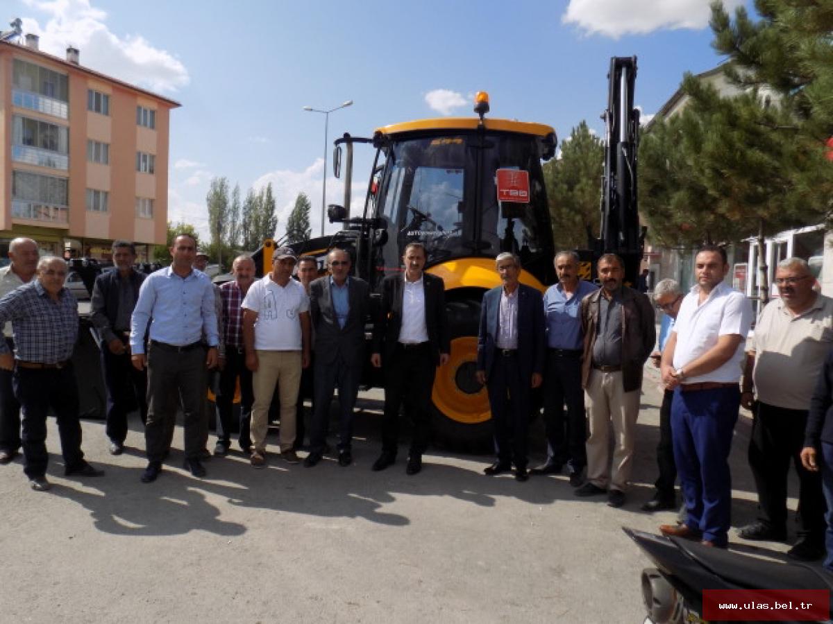 Türkiye Belediyeler Birliği (TBB) Tarafından İlçemize Kazıyıcı Ve Yükleyici Hibe Edilmiştir.   İlçemize Hayırlı Olsun.