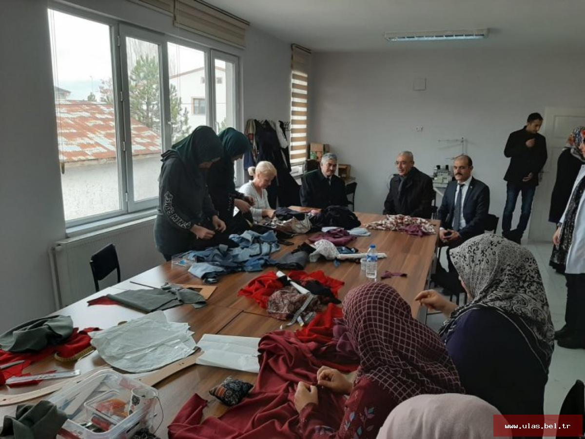 Ulaş Belediye Başkanı İlbey, kadın kursiyerleri ziyaret etti